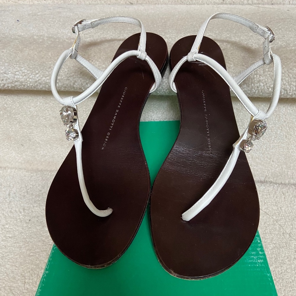 giuseppe zanotti leather thong sandals